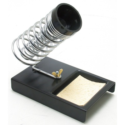 はんだ付け作業で使用するスタンドと関連アクセサリのイメージ