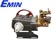 業務用の高圧洗浄機器を使った清掃作業のイメージ